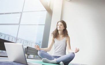 lezioni-yoga-online-casa-yoga-@-home-essere-benessere-alassio-free-gratuito-insegno-lucia-ragazzi