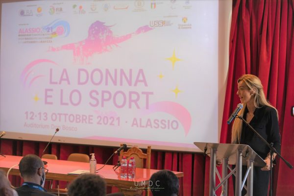 convegno-donna-sport-coni-cio-alassio-femmin-liguria-italia-atleta-campion-performance-atletica-allenare-yoga-federazione-silvia-salis-azzurri